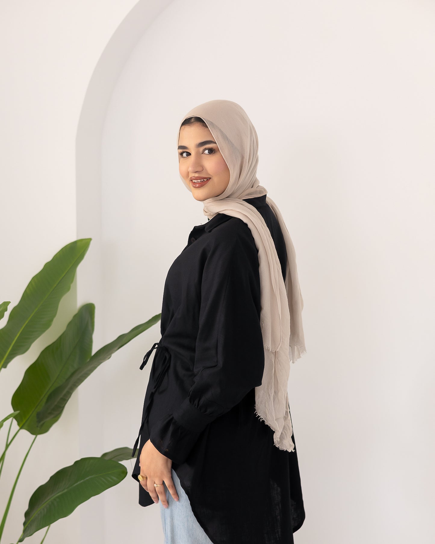 Pretty girl linen shirt in black