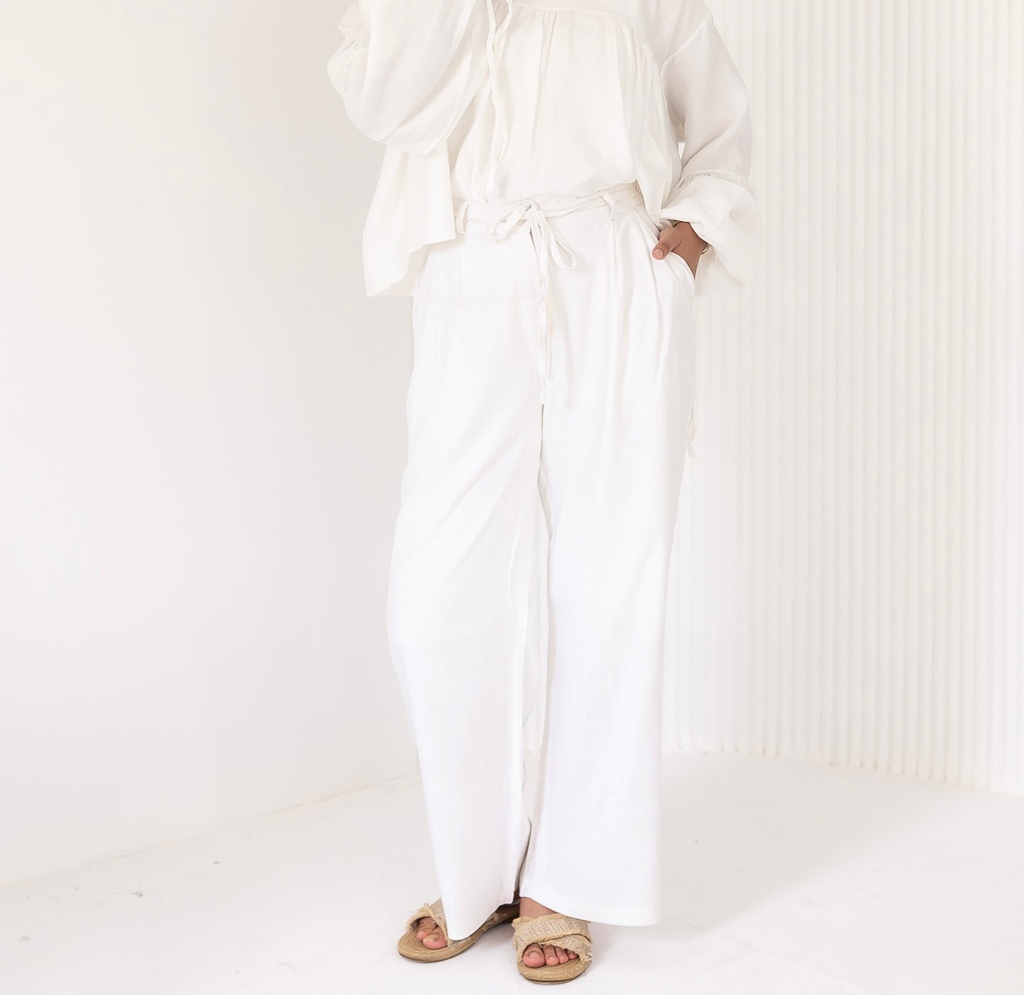 Pure linen pants in white
