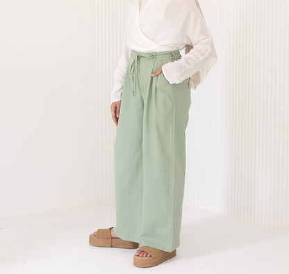 Pure linen pants in mintgreen
