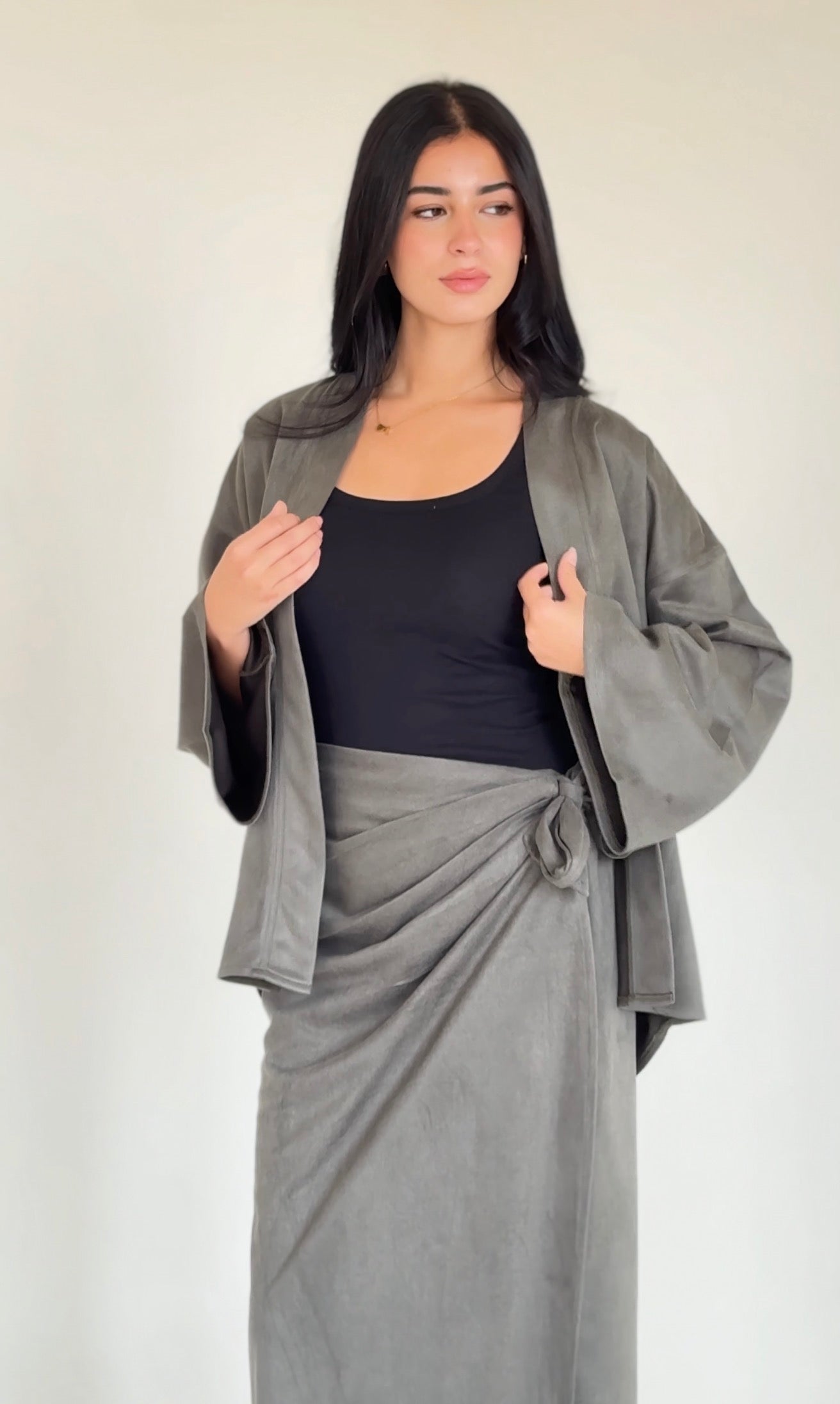 ‏  Aura Suede Set Olive