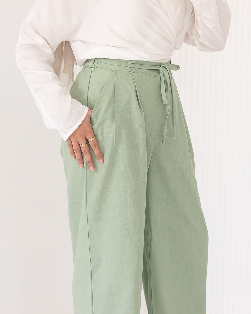 Pure linen pants in mintgreen