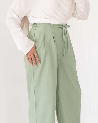 Pure linen pants in mintgreen