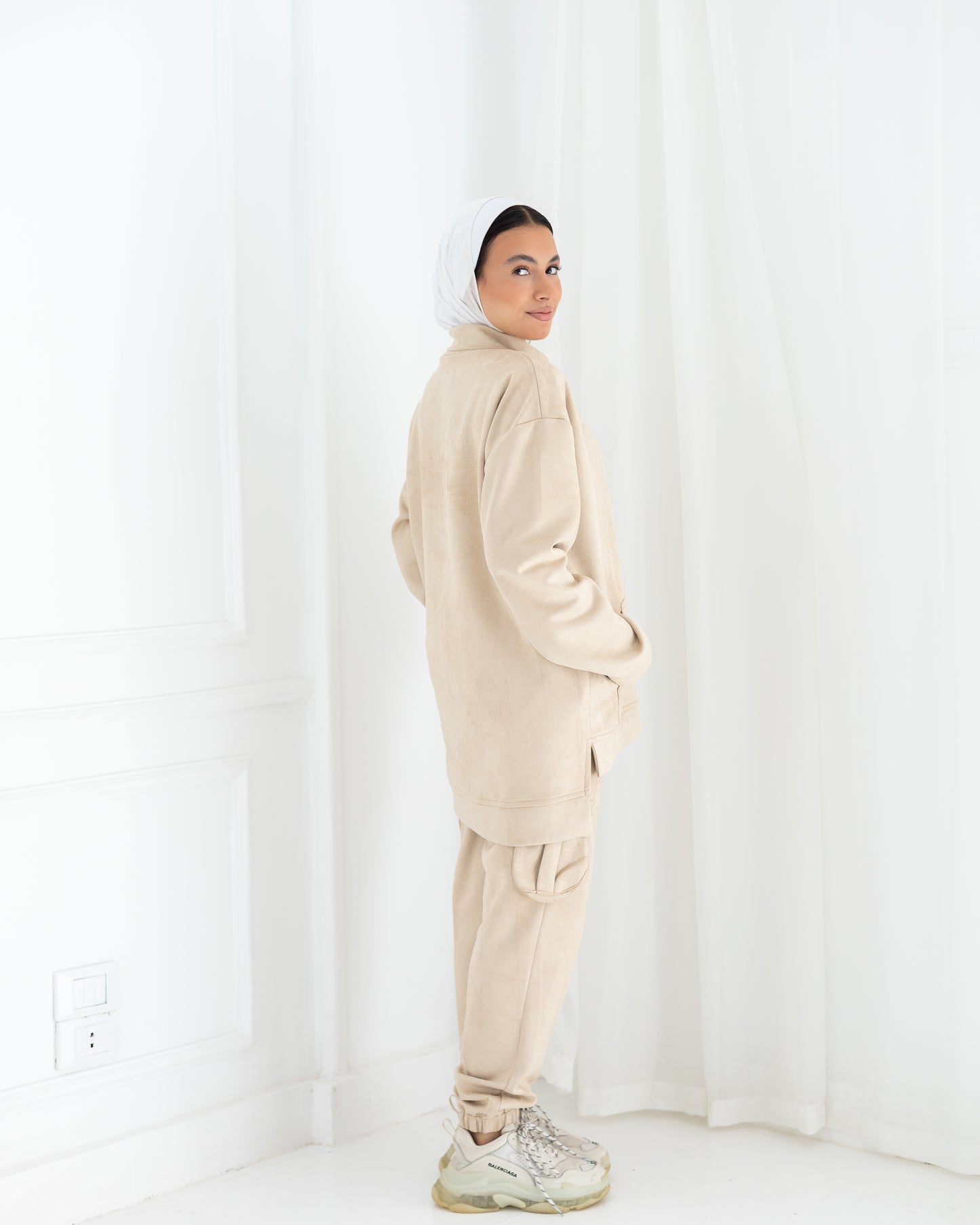Beige kargo suit